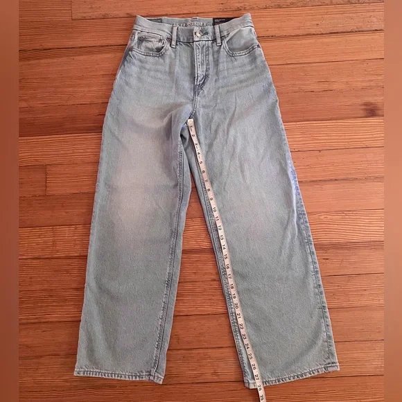 NWT AE Strigid Curvy Super High-Waisted Baggy Straight Jean Light Wash 0 Short - Picture 9 of 11